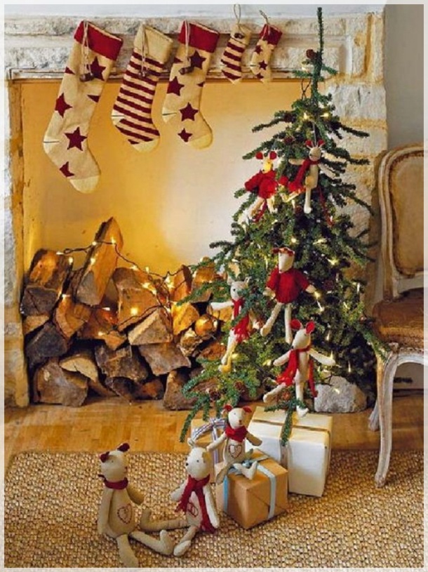 5-Ideas-Christmas-Tree-for-Children-Room-Decoration-small-christmas-tree-for-kids-with-hanging-some-toys